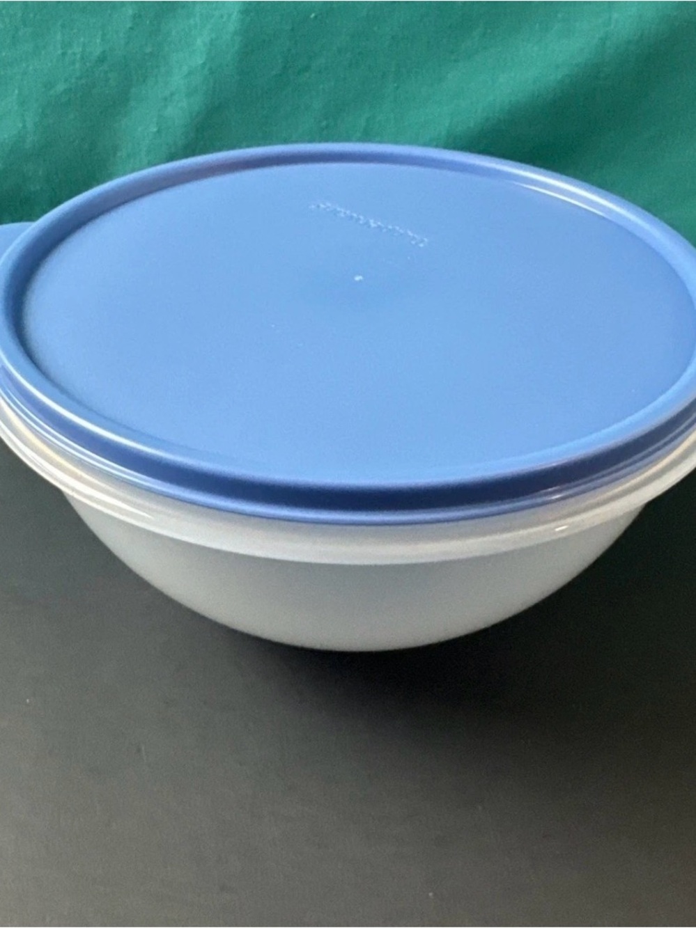 Tupperware Wonderlier Bowl With Blue Seal 5.25 Cups New